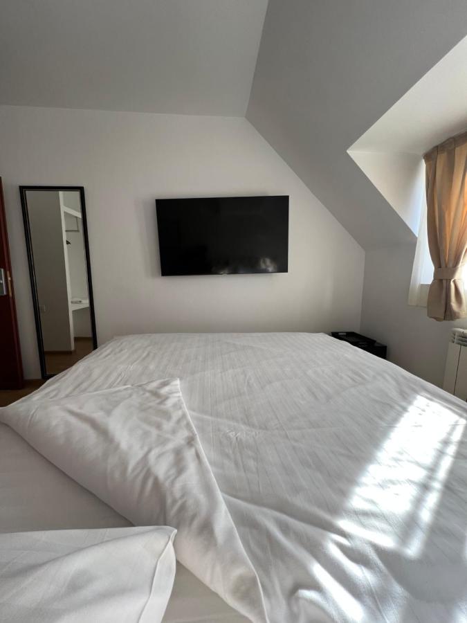 Hotel Casa Mignon Oradea Zewnętrze zdjęcie